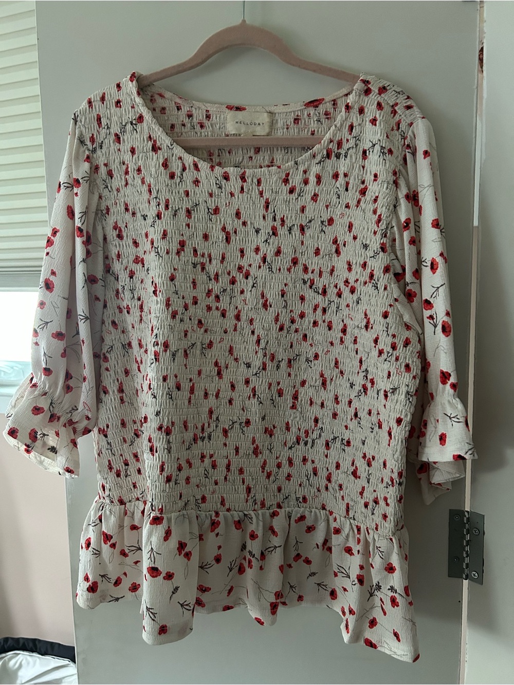MELLODAY White Smocked Top with Red Floral Print